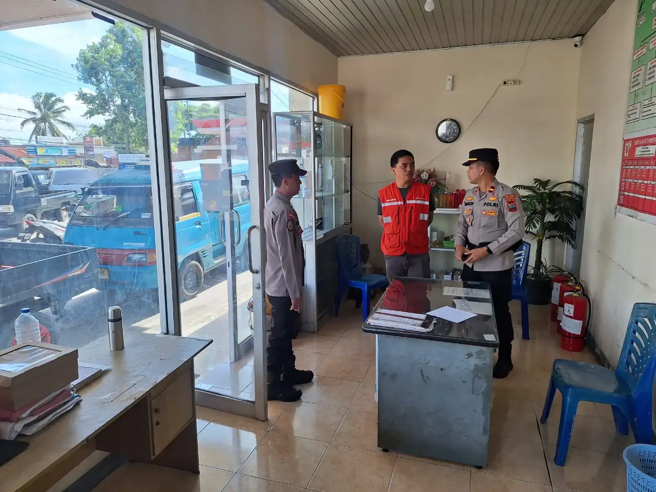 Pengawasan Ketat Kapolsek Langowan di SPBU, Pastikan Distribusi BBM Aman dan Tertib